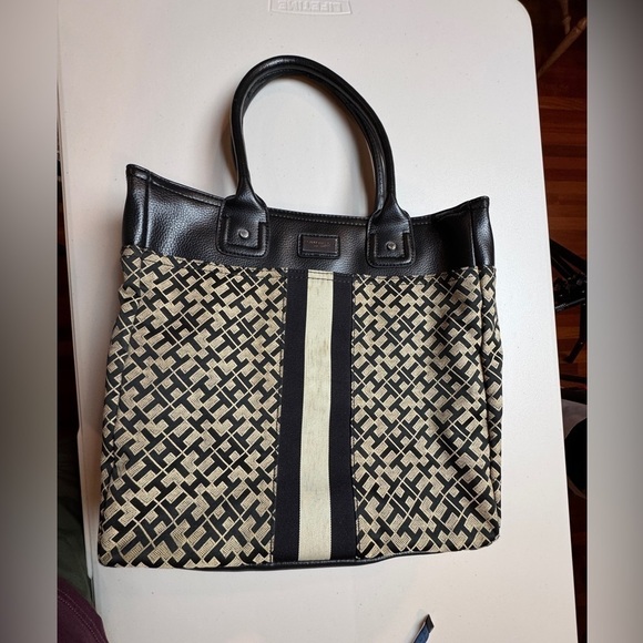 Tommy Hilfiger  signature Jacquard Faux
Leather handbag - Picture 8 of 16